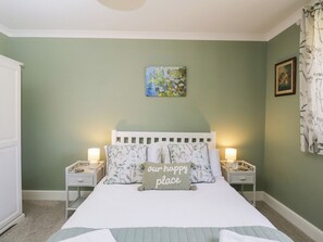 Cottage | 3 bedrooms, individually decorated, individually furnished, free WiFi - The Old Byre (Salisbury)