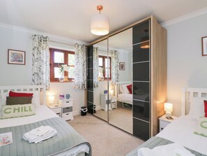 Cottage | 3 bedrooms, individually decorated, individually furnished, free WiFi - The Old Byre (Salisbury)