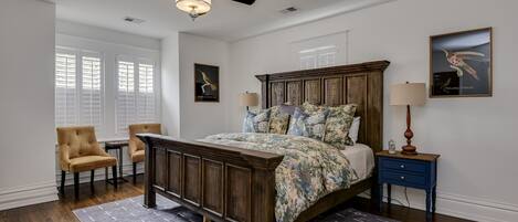 デラックス ルーム キングベッド 1 台 | セーフティボックス (室内)、アイロン / アイロン台、WiFi (無料)