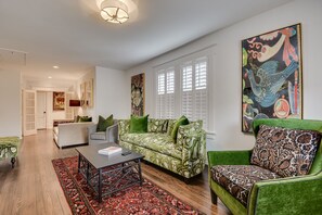 Suite Deluxe | Caja fuerte, tabla de planchar con plancha, wifi gratis