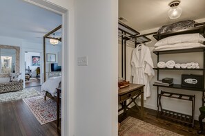 Suite Deluxe | Una cassaforte in camera, ferro/asse da stiro, Wi-Fi gratuito