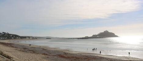 Una playa cerca