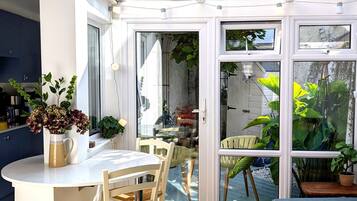 Cottage | Outdoor dining