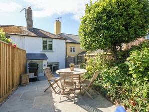 Outdoor dining - Holly Cottage (Lyme Regis)