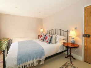 2 bedrooms, individually decorated, individually furnished, free WiFi - Holly Cottage (Lyme Regis)
