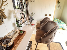 1 bedroom, individually decorated, individually furnished, free WiFi