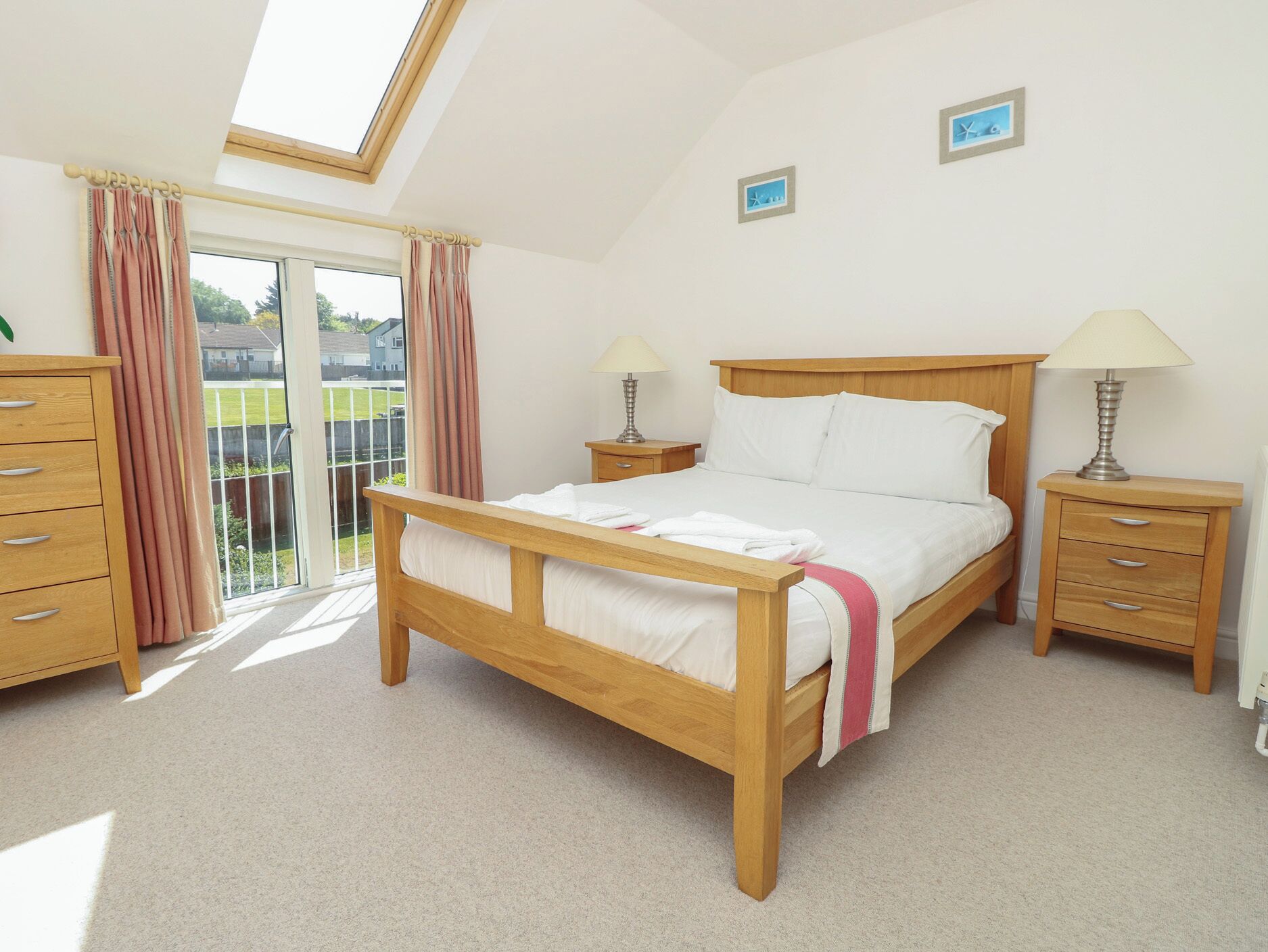 2 bedrooms, individually decorated, individually furnished, free WiFi