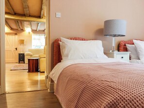 6 bedrooms, individually decorated, individually furnished, free WiFi