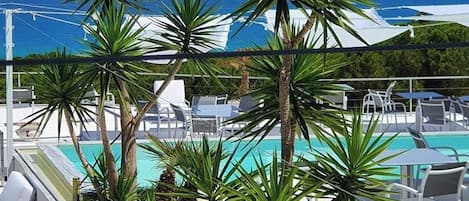 Villa, plusieurs chambres, accessible aux personnes à mobilité réduite, fumeur | Piscine