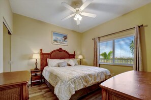 House | 1 bedroom - Sunlit Bayview Suite Balcony Pool Hot Tub (St. Petersburg)