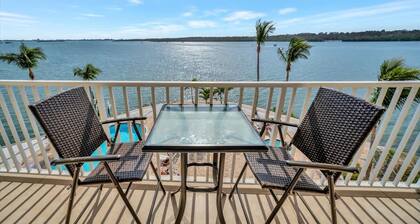Sunlit Bayview Suite Balcony Pool Hot Tub