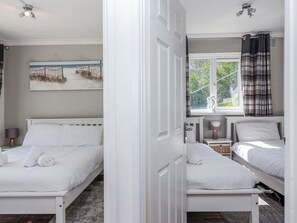 Cottage | 2 bedrooms, individually decorated, individually furnished, free WiFi
