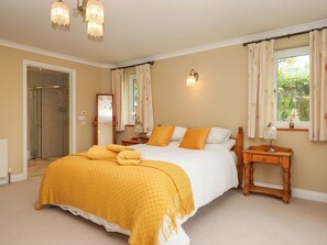 4 kamar tidur dan didekorasi berbeda-beda