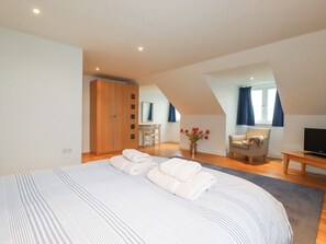 3 Schlafzimmer, individuell dekoriert, individuell eingerichtet