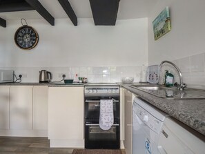 Fridge, dishwasher, electric kettle, toaster - Chy Rani (St Austell)