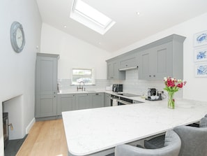 Fridge, dishwasher, cookware/dishes/utensils - Cob Cottage (Wadebridge)