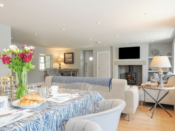 Dining - Cob Cottage (Wadebridge)