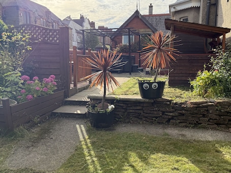 Cottage | Property grounds