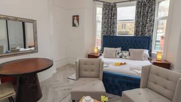 12 camere, con stile personalizzato, con arredamento individuale