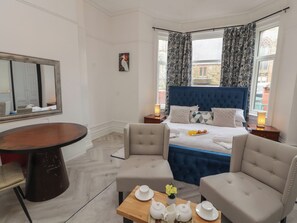 12 habitaciones, decoración personalizada y muebles diferentes