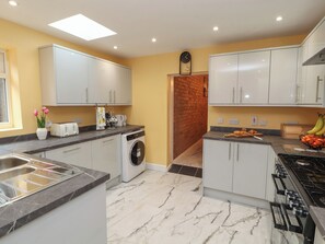 Frigorífic, rentaplats, bullidora elèctrica i torradora