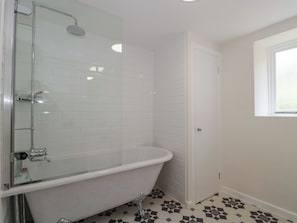 Shower - Stonecutter's Cottage (Stoke-sub-Hamdon)