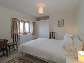 2 bedrooms, individually decorated, individually furnished, free WiFi