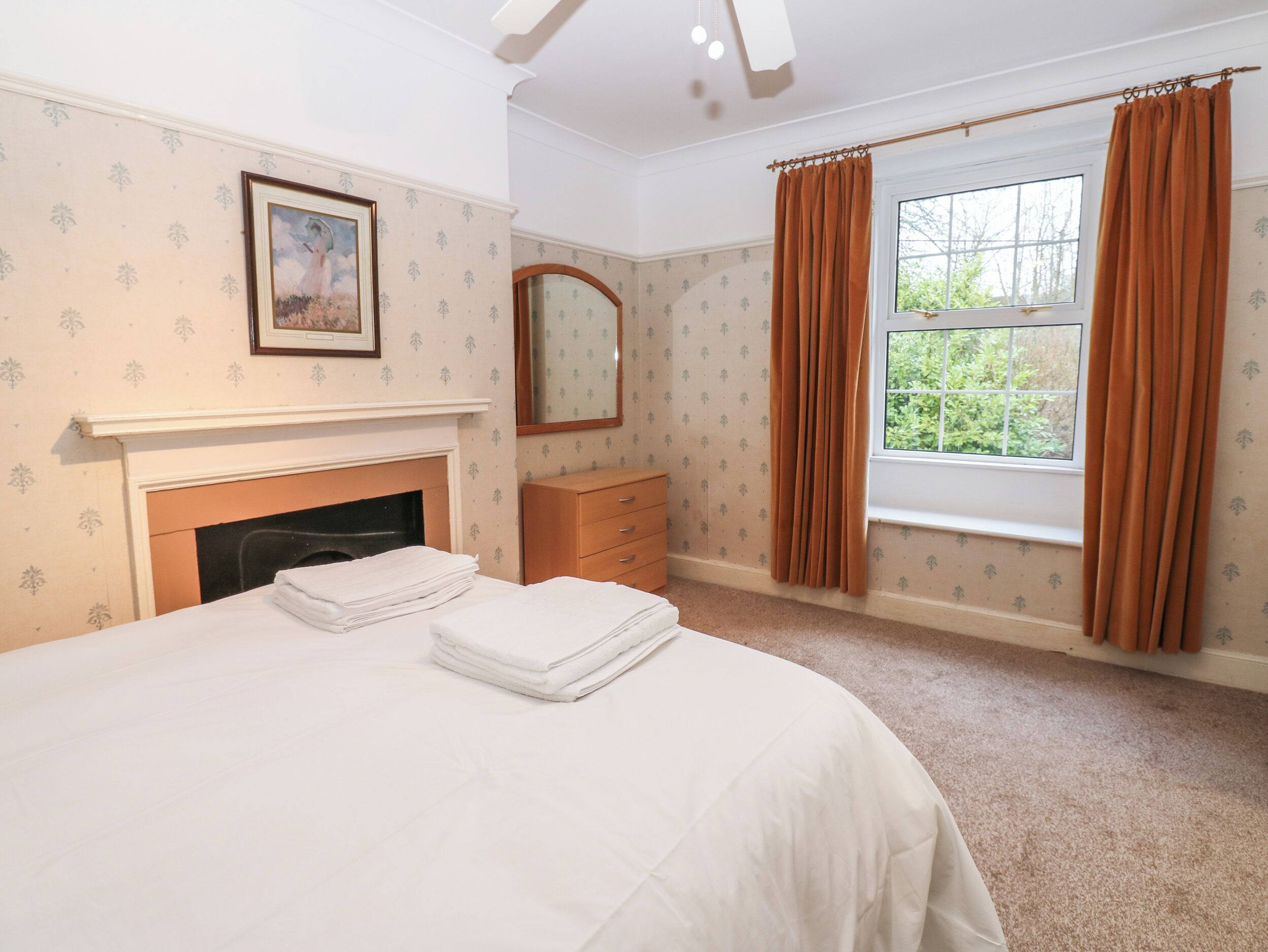 5 bedrooms, individually decorated, individually furnished, free WiFi