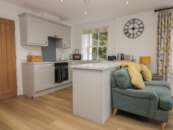 Refrigerador, lavavajillas, tetera eléctrica y tostadora 