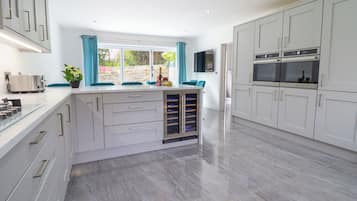 Fridge, dishwasher, electric kettle, toaster