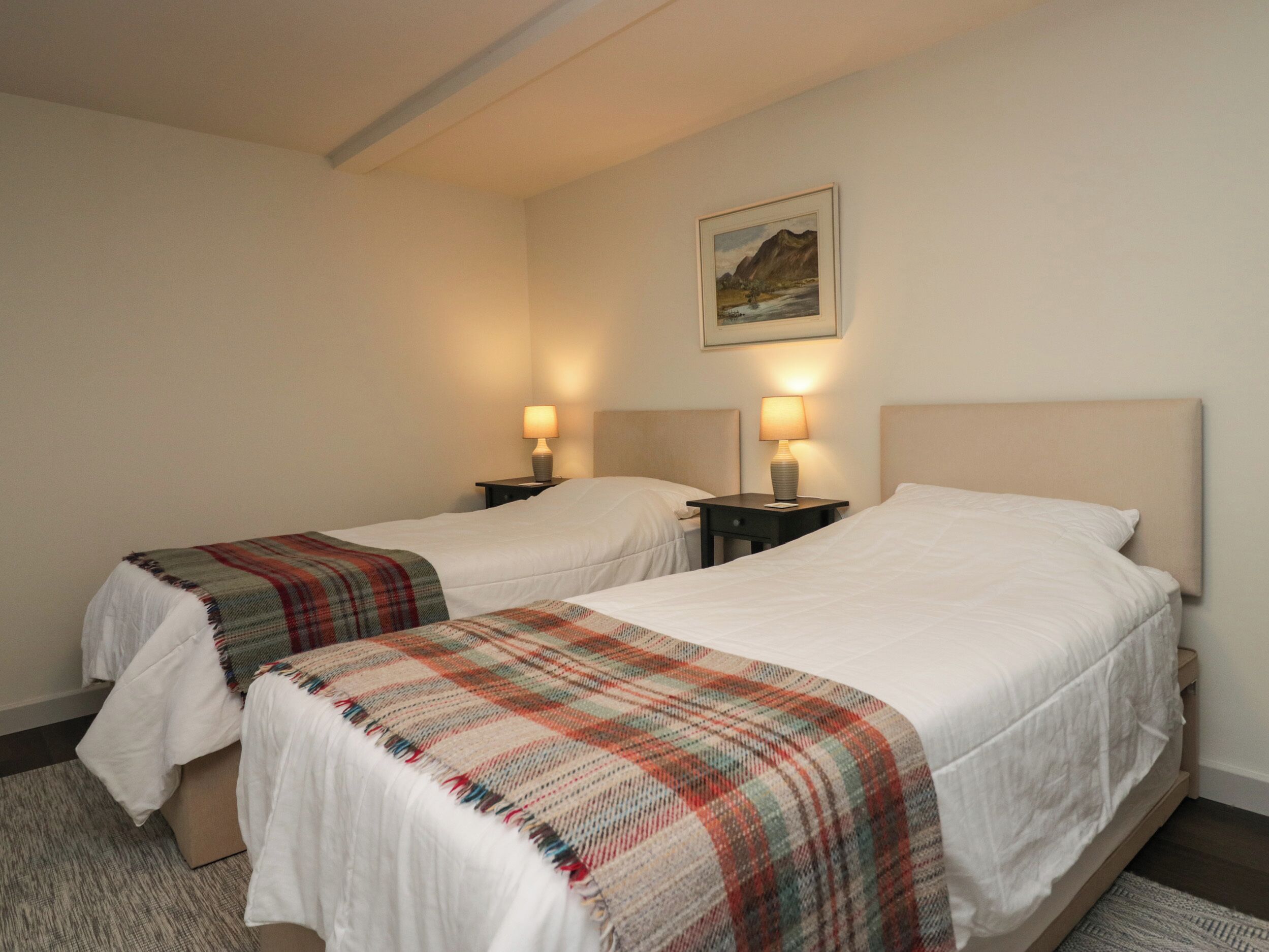 2 室のベッドルーム、客室ごとに異なる装飾、客室ごとに異なるインテリア、WiFi (無料)