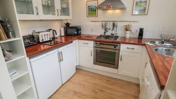 冰箱、洗碗机、电热水壶、烤面包机