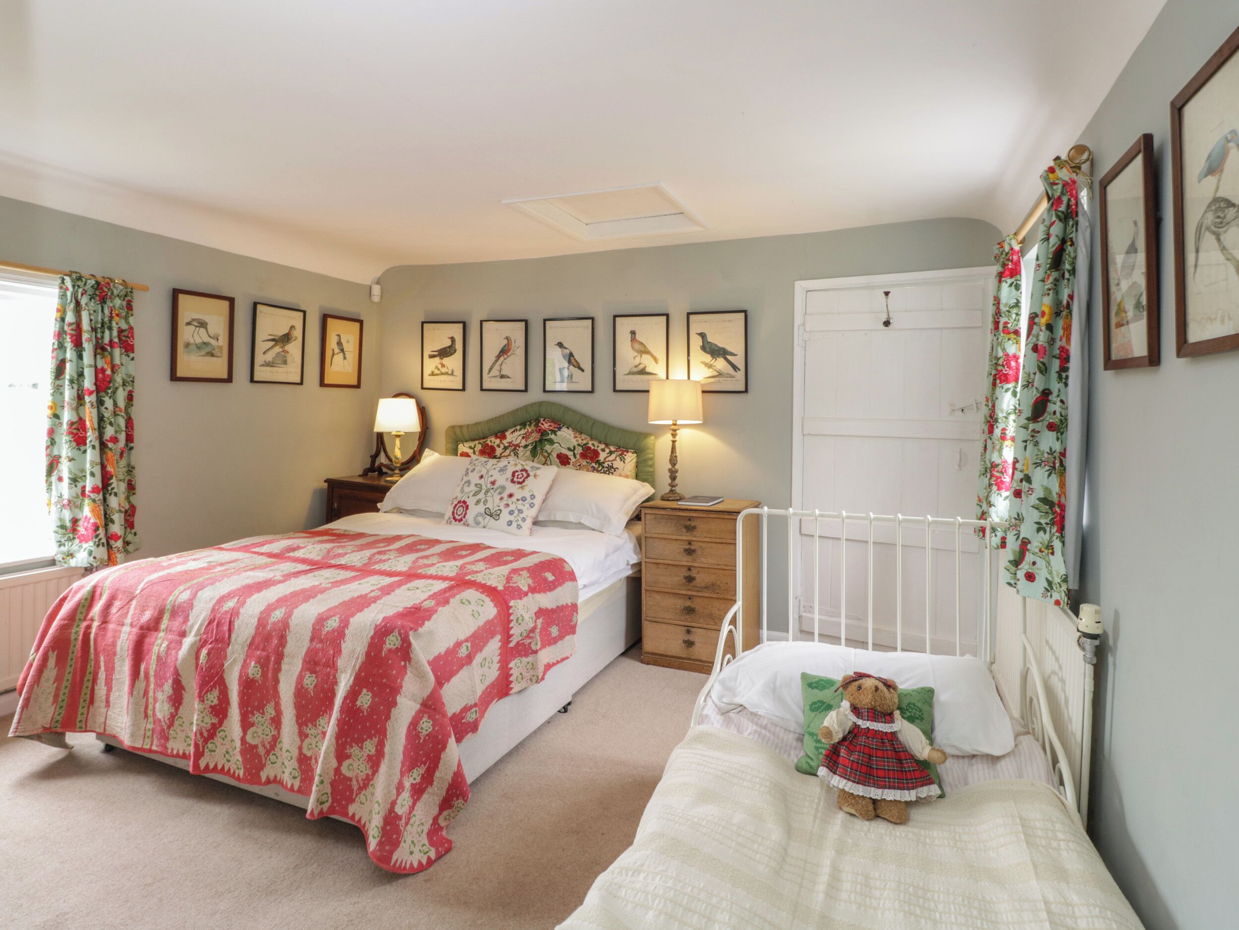 4 bedrooms, individually decorated, individually furnished, free WiFi