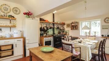 Dishwasher, electric kettle, toaster, cookware/dishes/utensils