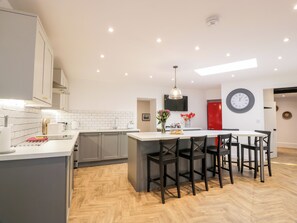 Lave-vaisselle, bouilloire électrique, grille-pain