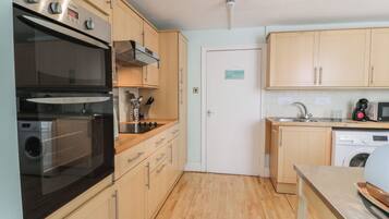 Dishwasher, cookware/dishes/utensils