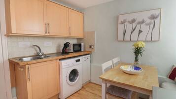 Dishwasher, cookware/dishes/utensils