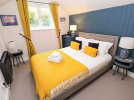 3 quartos, individualmente decorados, individualmente mobiliados