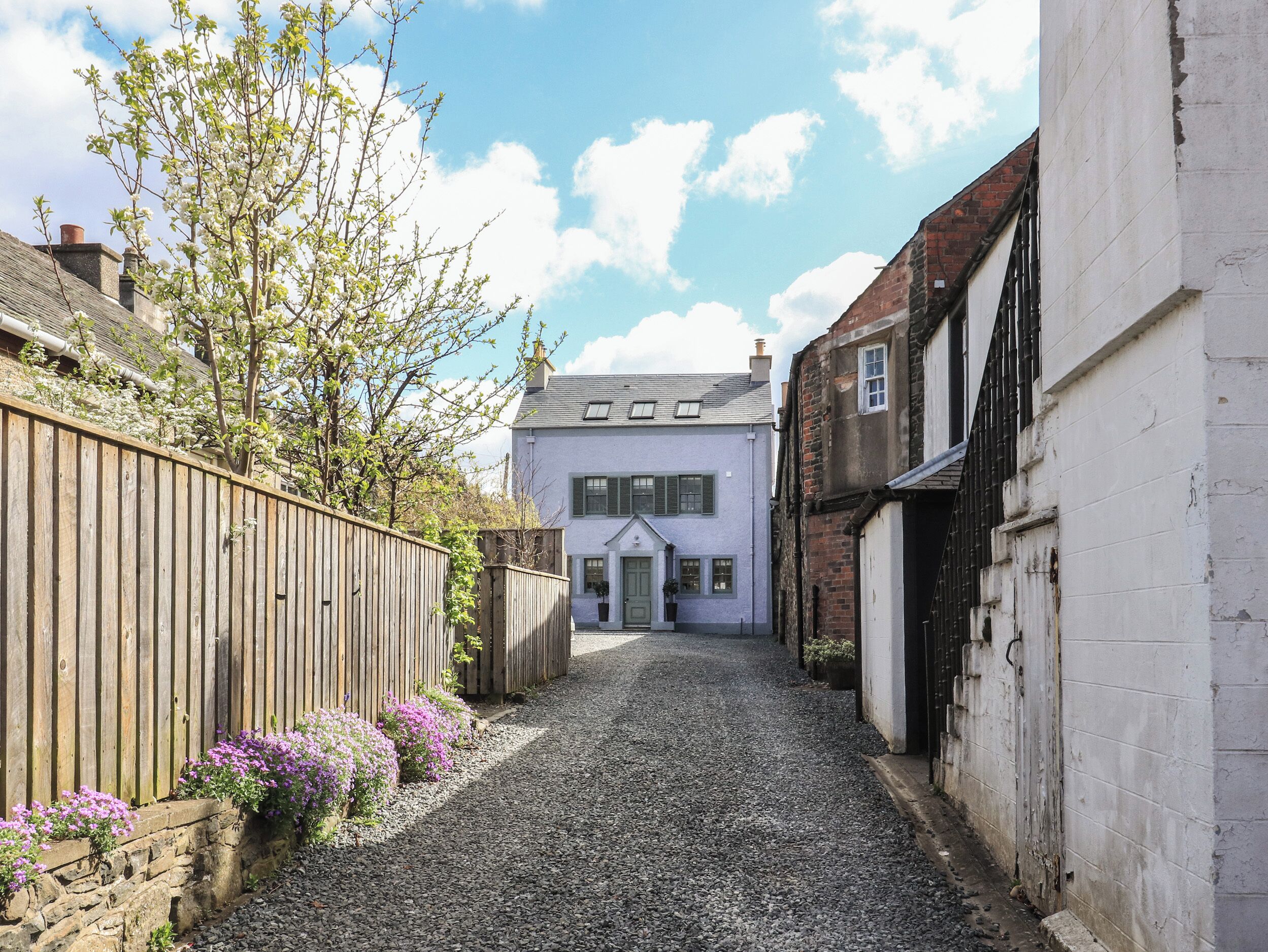 المنشأة من الخارج