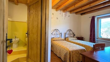 Ropa de cama hipoalergénica, camas con efecto memoria y escritorio