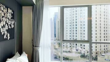 Hypo-allergenic bedding, in-room safe, desk, soundproofing