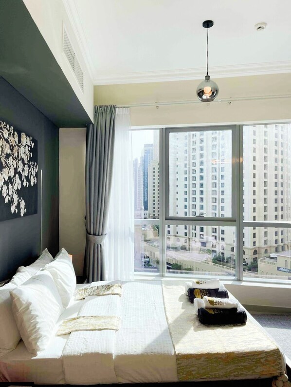 Hypo-allergenic bedding, in-room safe, desk, soundproofing