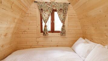 1 bedroom, individually decorated, individually furnished