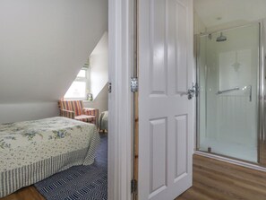2 bedrooms, individually decorated, individually furnished, free WiFi - 26 High West (Weymouth)