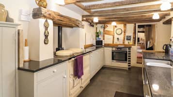 Kühlschrank, Geschirrspüler, Wasserkocher, Toaster