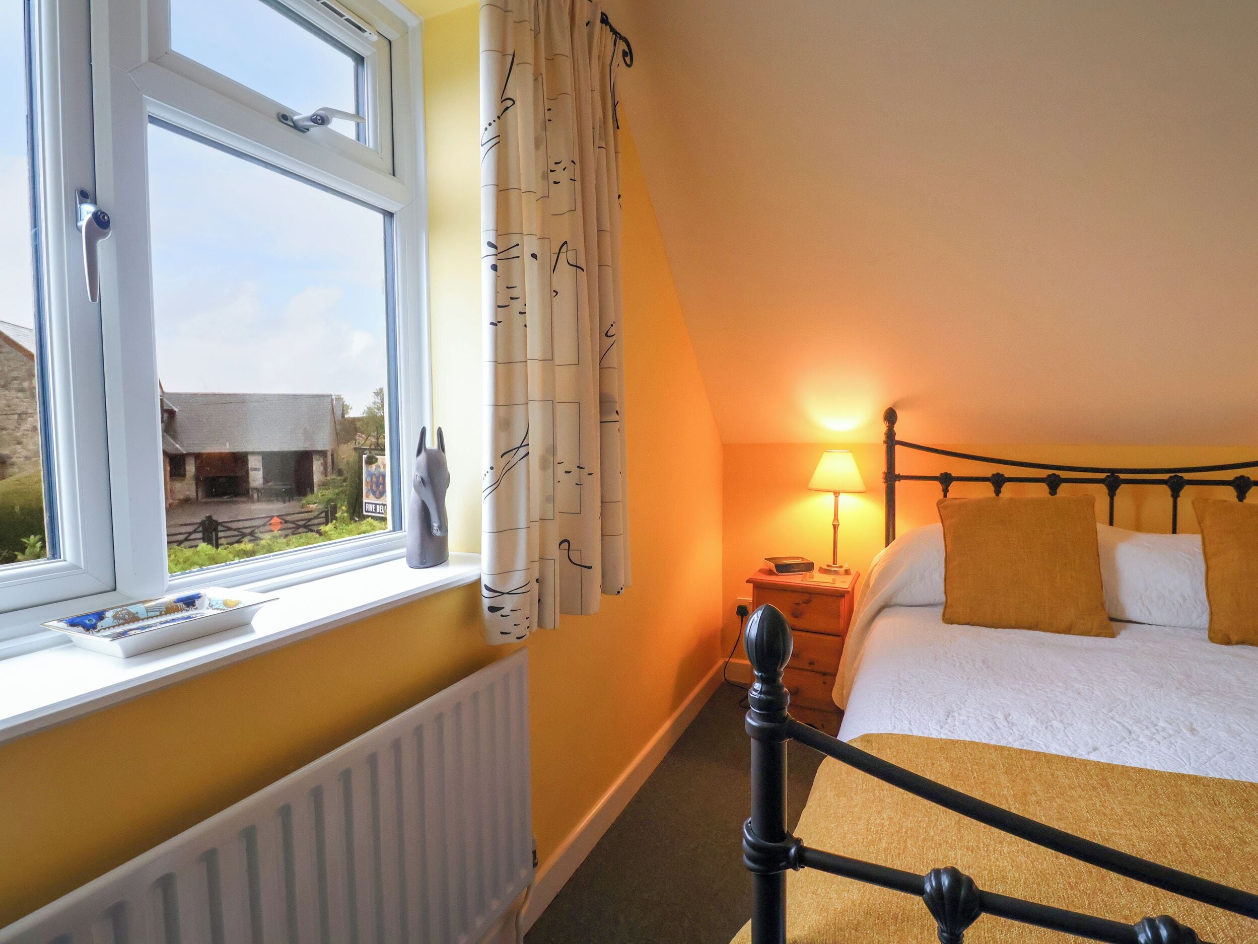 1 bedroom, individually decorated, individually furnished, free WiFi