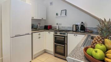 Ấm điện, lò nướng bánh mì, dụng cụ nấu nướng/bát dĩa/dao nĩa