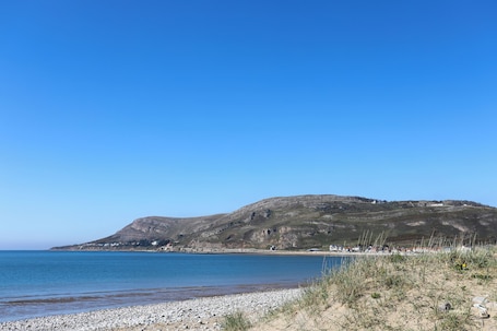 Una playa cerca