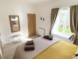 2 habitaciones, decoración personalizada y muebles diferentes