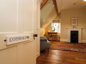 Interior - Hammonds Farmhouse (Stroud)